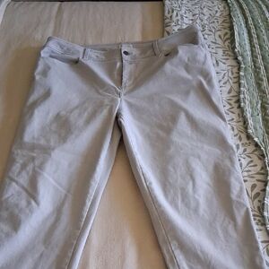 Market & Spruce Light Gray Capris
